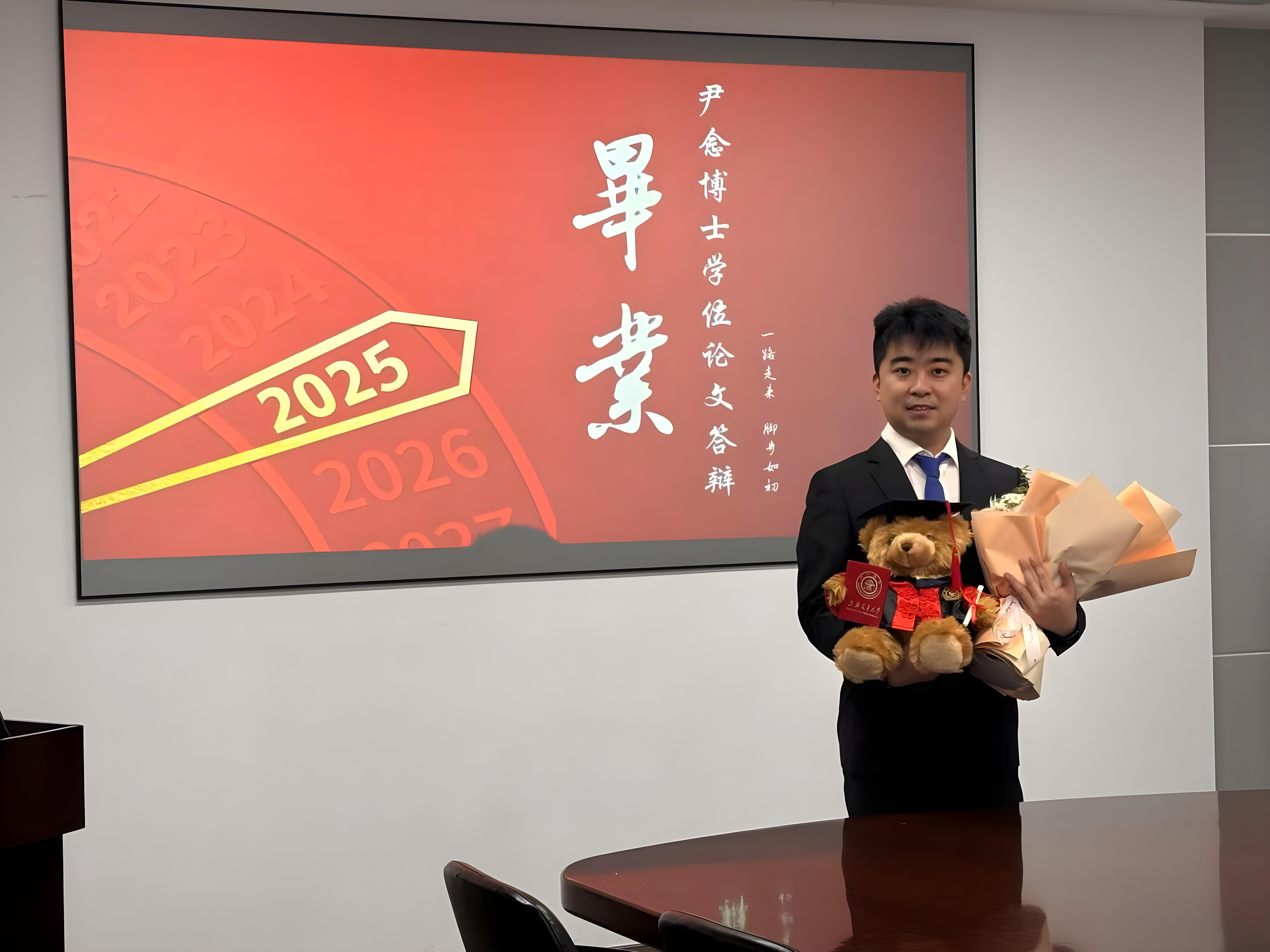 110_其他照片_学生生活照-尹念-2.jpg