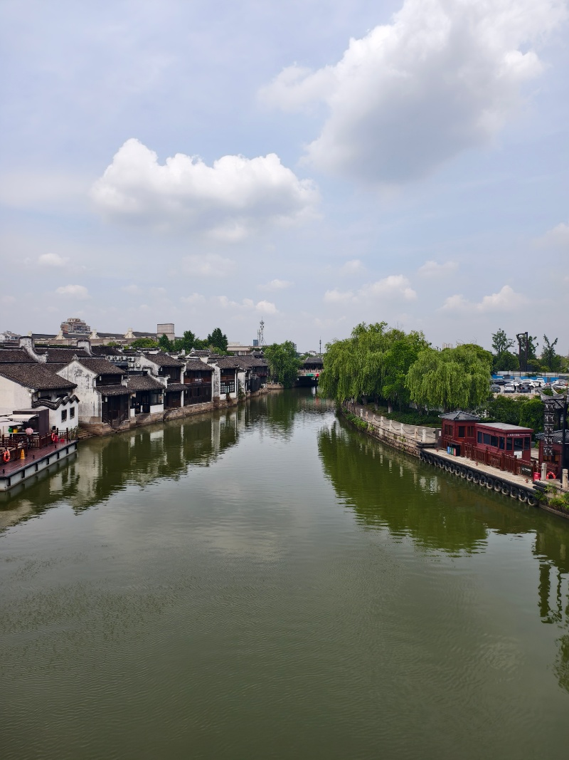 图四月河历史街区_resized.jpg
