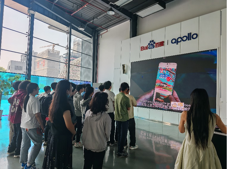 图3展厅讲解.png