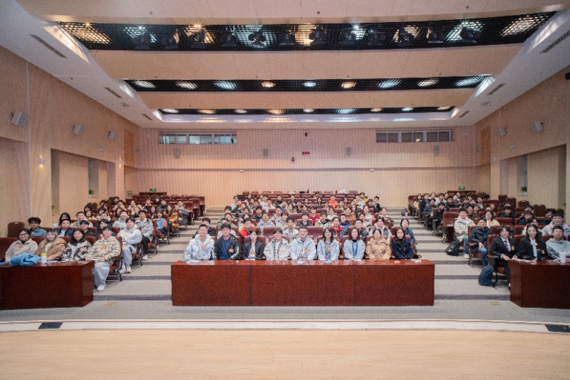图七：全体合影_resized.jpg