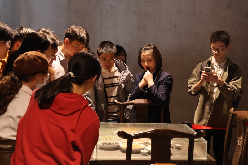 图5-支部成员实地了解沙家浜革命历史_resized.JPG